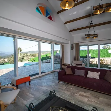 Astonishing House With Private Pool Surrounded By Nature In Fethiye 빌라 *